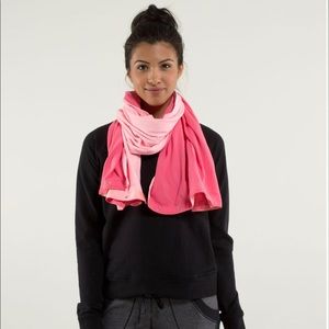 Lululemon Vinyasa Scarf NWOT, bleached coral